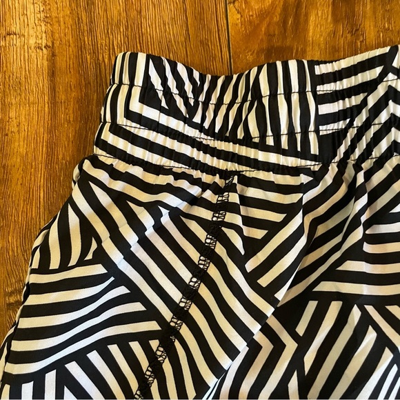 ATHLETIC WORKS Girls Geometric Black White Exercise Shorts Inner Liner 14-16 - Picture 2 of 7